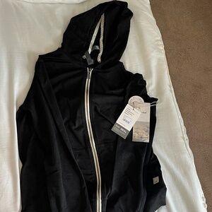 Vuori Hoodie NWT